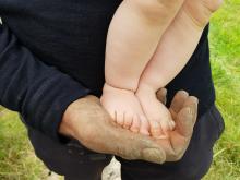 Matschhände und kleine Füße